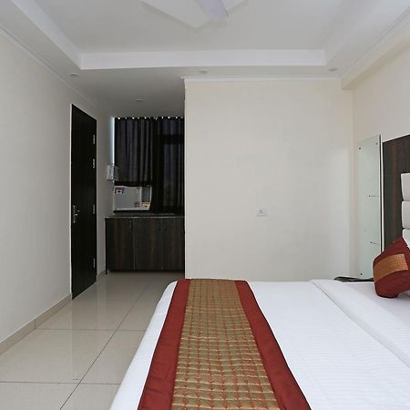 Oyo 9147 Hotel Aerostay New Delhi Buitenkant foto
