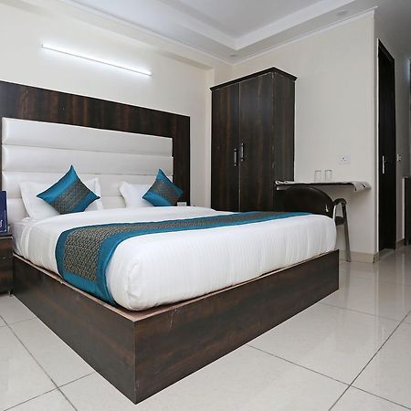 Oyo 9147 Hotel Aerostay New Delhi Buitenkant foto