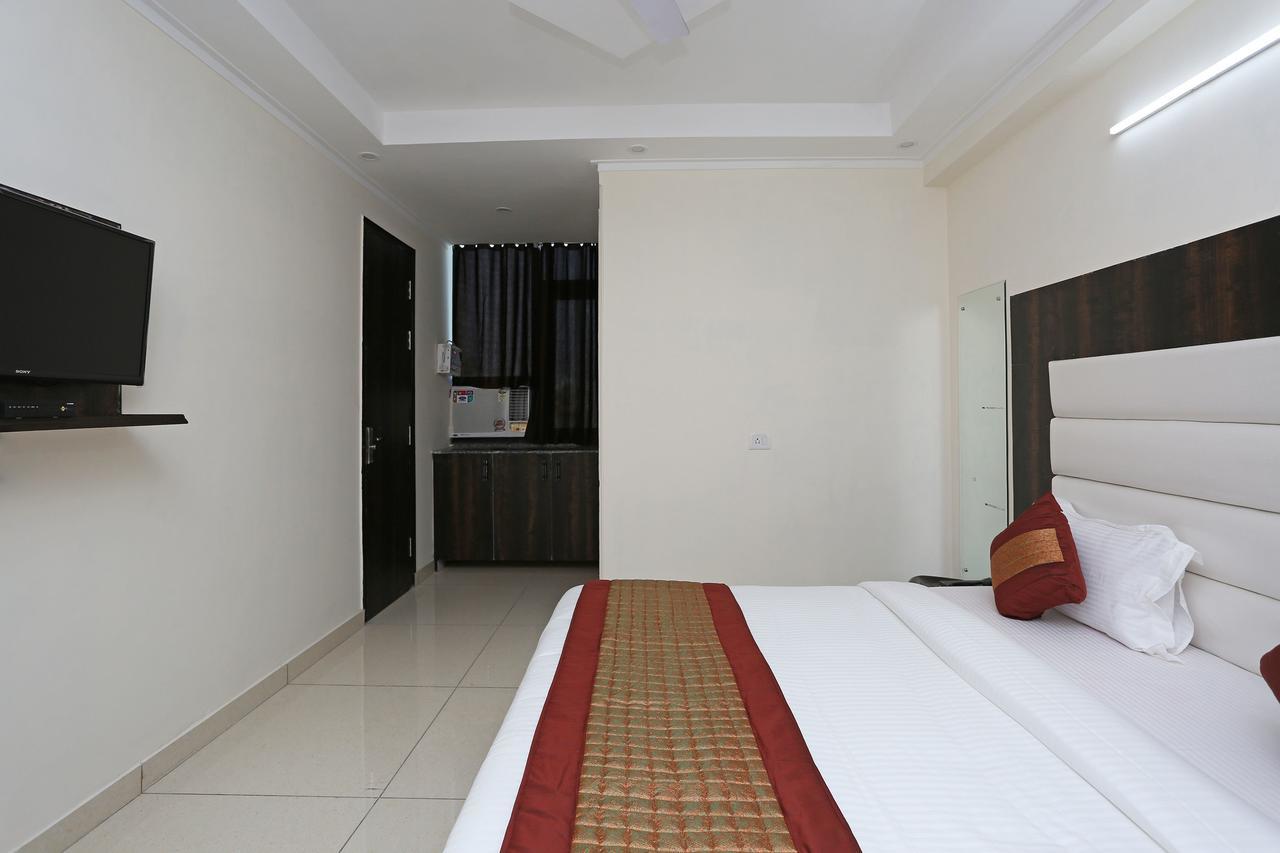 Oyo 9147 Hotel Aerostay New Delhi Buitenkant foto