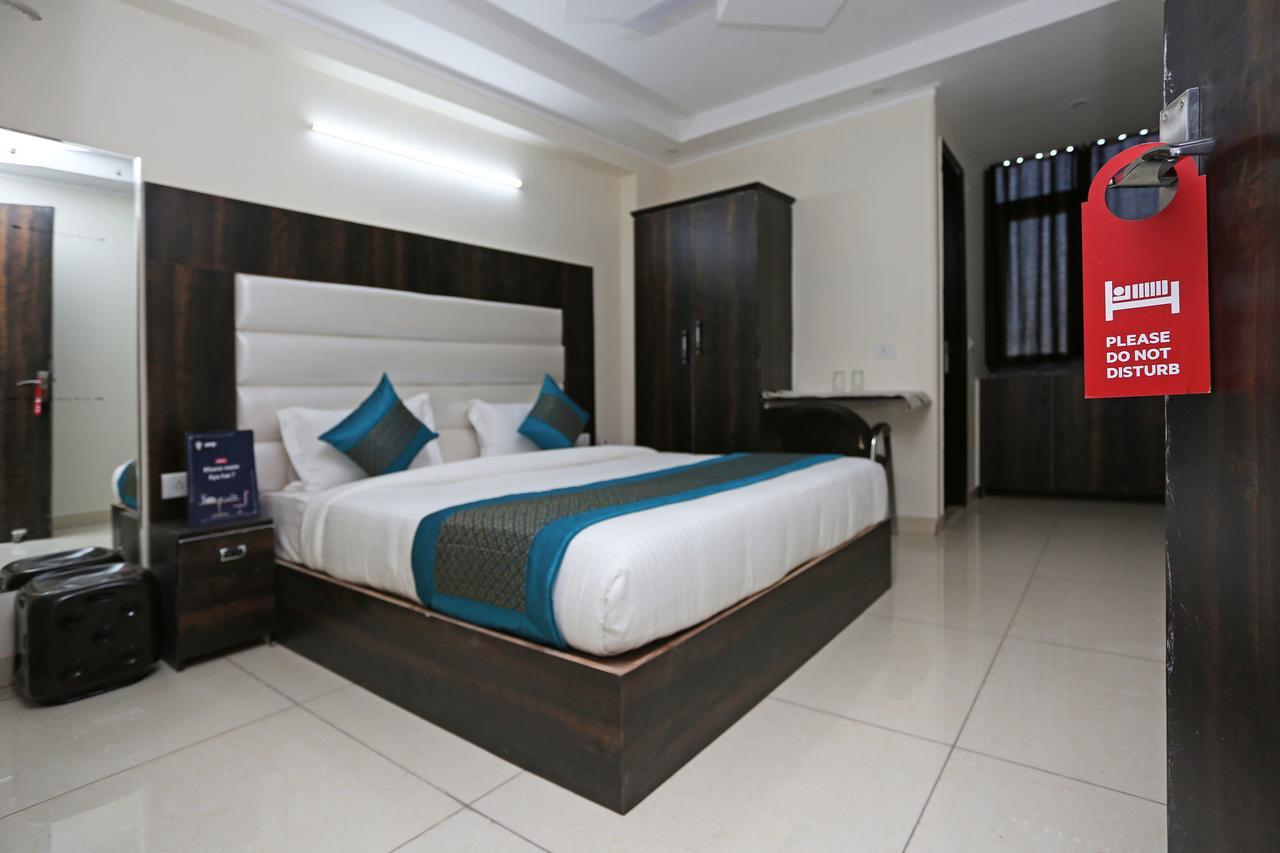 Oyo 9147 Hotel Aerostay New Delhi Buitenkant foto