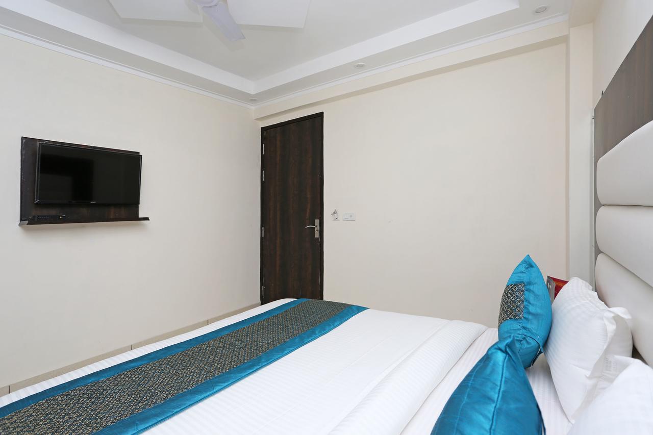 Oyo 9147 Hotel Aerostay New Delhi Buitenkant foto