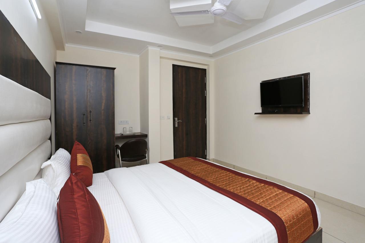 Oyo 9147 Hotel Aerostay New Delhi Buitenkant foto